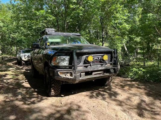 4x4 डॉज राम 1500 फ्रंट बंपर ओम ऑफ रोड 4 रनर बंपर