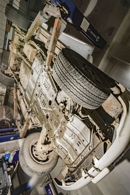 मैग्नीलियम मिश्र धातु में टोयोटा एलसी100 इंजन और ट्रांसमिशन के लिए ब्लैक मेटल स्किड प्लेट