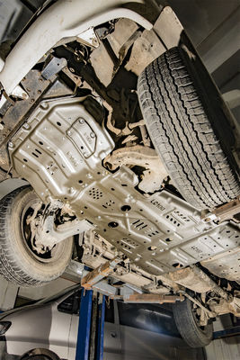 मैग्नीलियम मिश्र धातु में टोयोटा एलसी100 इंजन और ट्रांसमिशन के लिए ब्लैक मेटल स्किड प्लेट