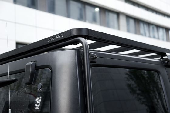 ब्लैक एल्यूमीनियम मिश्र धातु छत रैक क्रॉसबार प्लेटफॉर्म 2023 4x4 Wrangler JK के लिए अपने भंडारण स्थान का विस्तार करें