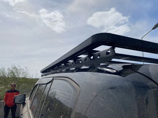 छत माउंट ब्लैक यूनिवर्सल 4X4 लैंड क्रूजर Lc300 छत रेल रैक बास्केट टोयोटा ब्लैक