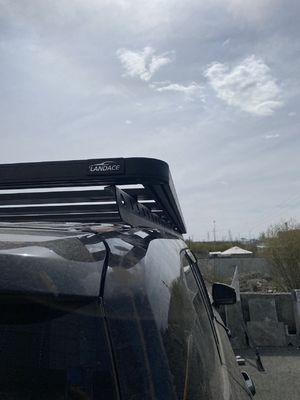 छत माउंट ब्लैक यूनिवर्सल 4X4 लैंड क्रूजर Lc300 छत रेल रैक बास्केट टोयोटा ब्लैक