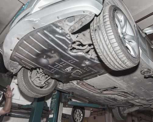 बीएमडब्ल्यू स्किड प्लेट इंजन गार्ड प्लेट मैंगनीज-एल्यूमीनियम मिश्र धातु के सामानों की प्रत्यक्ष बिक्री