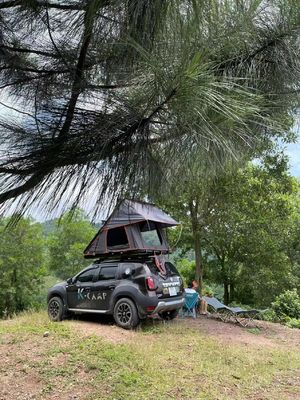 4x4 ऑफरोड कार छत सहायक उपकरण क्लैमशेल एल्यूमीनियम हार्ड शेल छत तम्बू 4 व्यक्ति