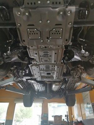 टोयोटा लैंड क्रूजर एलसी 200 सुरक्षा कार्य के लिए इंजन शील्ड चेसिस गार्ड बोर्ड