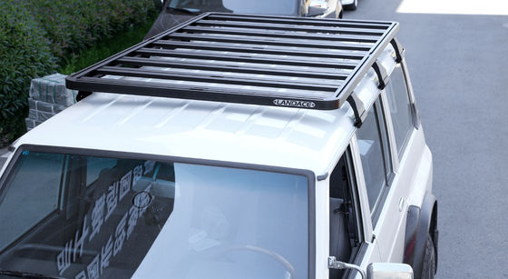 NISSAN Y60 के लिए ऑफ-रोड छत रैक ब्लैक पाउडर कोटिंग बैगेज रैक क्रॉसबार सिस्टम