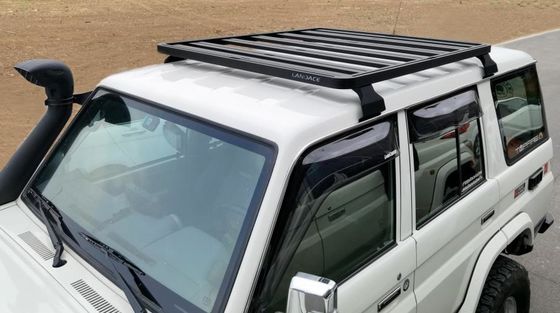 4x4 वाहन बाहरी सामान फ्लैट पाउडर लेपित एल्यूमीनियम मिश्र धातु छत रैक 1400X1320 मिमी