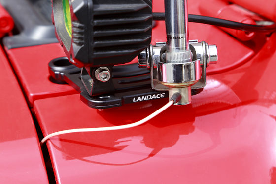 मजबूत समर्थन और थर्मल प्रतिरोधी ब्रैकेट के साथ जीप एक स्तंभ कार्य प्रकाश माउंट जोड़ी